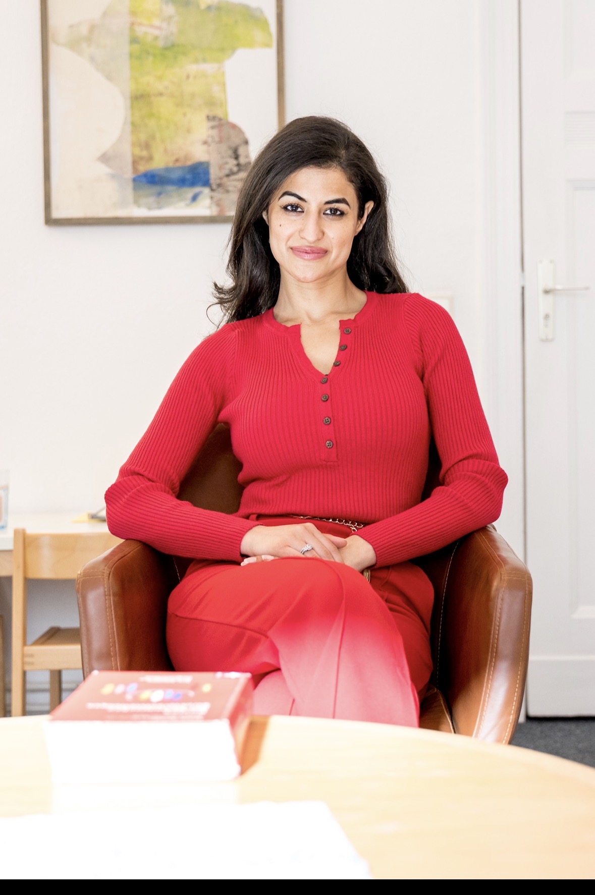 Izzah Shafiq, Paar-, Sexual- und Familientherapeutin, in ihrer Berliner Praxis